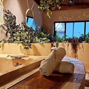 Boho Suite with Private Jacuzzi | Total Relaxation - Image 4