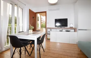 1 Bedroom Amazing Apartment In Monticello - Image 3