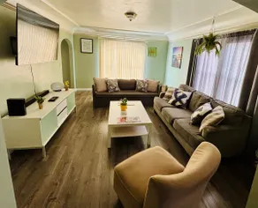 King Suite Retreat Pet Friendly Near Wine Country - Image 4
