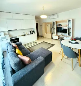 Comfy condo 6 minutes from downtown & Free Parking - Image 2