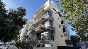 Designer 1BR w/MAMAD | Top Tel Aviv Location - Image 4