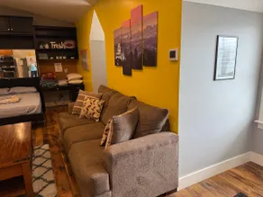 Studio apt w/ great outdoor space - Image 2