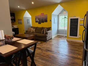 Studio apt w/ great outdoor space - Image 5