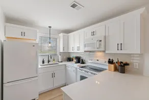 Chic Beachside Condo – moments from sugar sands! - Image 5