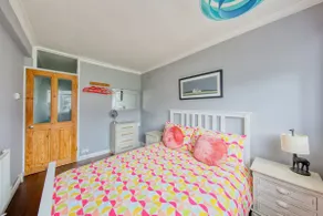 2 bed flat - SW London with parking - Image 2