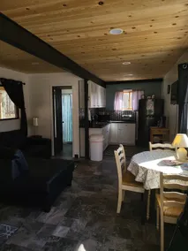 Rickard Cottage: Comfy and easy, near Silver Lake - Image 3