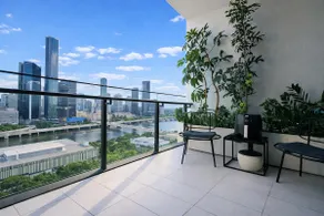 Luxury South Bank Apartment | City Views - Image 5