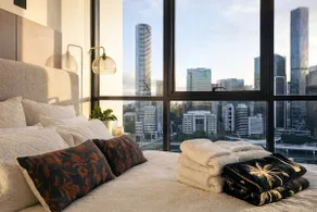 Luxury South Bank Apartment | City Views - Image 2