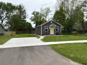 Freshly Renovated 1940s ”Sunshine Park Cottage” - Image 2