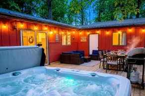 Spacious Family Group Retreat, Fire Pit, Hot Tub - Image 3