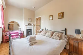 Beautiful Country Cottage for up to 8 in Wolverhampton - Image 3