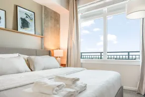 The Louie - Luxe 1BR Condo DT w/ Rooftop Pool, Gym - Image 3