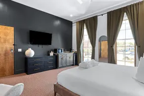 King Suite w. Balcony, Steps to Downtown Beaufort! - Image 4