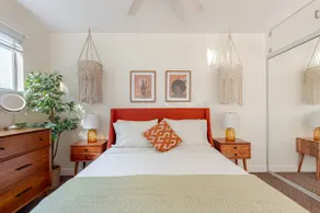 70s Chic - Retro Kits loft steps from the beach! - Image 4