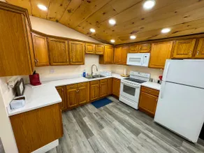 Little red ranch house - Image 5