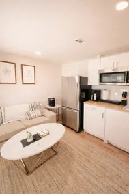 Cozy+Bright 1BR w/Jetted Tub for Monthly Stays - Image 3
