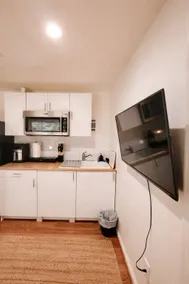 Cozy+Bright 1BR w/Jetted Tub for Monthly Stays - Image 5