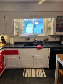 Private second-floor cottage nestled between Lakeside and Marblehead, sleeps 6! - Image 5