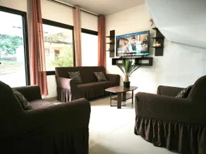 Modern Home w/WiFi, Parking om a Gated community - Image 2