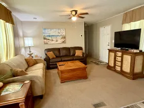 Guesthouse & Pool - Image 3