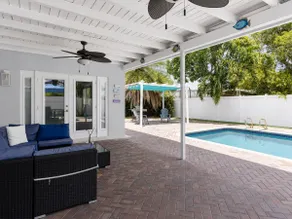 Tropical Bliss Retreat: Poolside Paradise Awaits - Image 4