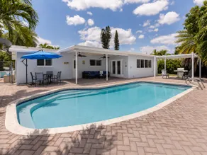 Tropical Bliss Retreat: Poolside Paradise Awaits - Image 3