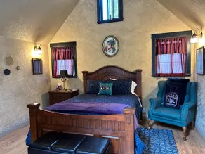 Mystic’s Cottage • Queen Cabin • Soaking Tub • Wi-Fi • AC - Image 2