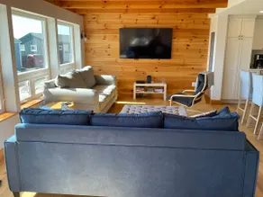 Newly renovated 3BR house w/ stunning ocean views - Image 2