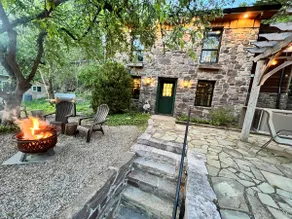 Cozy 2 BR storybook cottage steps to the Delaware - Image 5