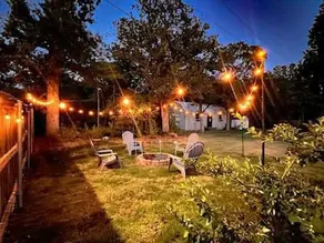 Grove House •Spacious 5BR Retreat •Minutes to TAMU - Image 3