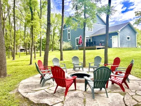 Black Point House: Spacious 4BR lake retreat in Lake Geneva, perfect for family gatherings. - Image 3