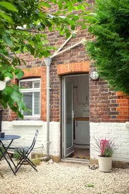 The Cycling Cottage, Surrey Hills AONB, Dorking - Image 5