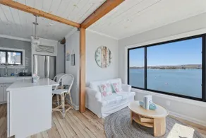 Waterfront Oasis minutes from Newport w/ hot tub! - Image 4