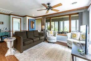 Kenna's Cottage Lakefront 2 bedroom guest house - Image 5
