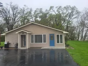Kenna's Cottage Lakefront 2 bedroom guest house - Image 3