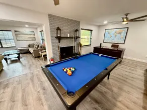 House near UF with Pickle ball & private backyard - Image 3