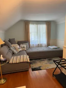 Red Bench Airbnb-East Hill 2 rooms, 3 beds + bath. - Image 3