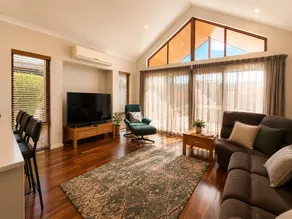 Cosy Busselton Getaway by the Coast - Image 2
