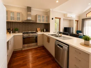Cosy Busselton Getaway by the Coast - Image 4