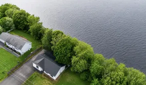 Riverside Getaway with HotTub 3br 2 bth - Image 5