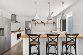 Drift House - Charming Family Retreat by the Beach - Image 2