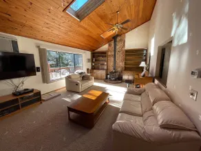 Rancho Relax-o nestled on 1ac lot w/ flat driveway - Image 2