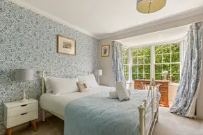 Montpellier House, Centrally Located, Large Garden - Image 4