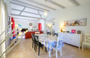 Beautiful family house with a large terrace - Image 5