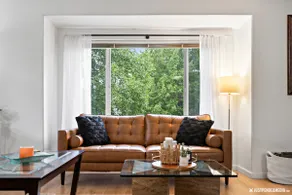 Remodeled central townhouse w/fireplace bike trails & parks - Image 2