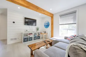 White House by the beach 🏖 ☀️ 🌊 🏊‍♀️ 🏄 🚣‍♀️ 🎣 🦮 🔥 🏞 🌄 👩‍💻 - Image 2
