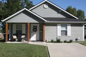 Central Haven, large fenced yard, fire pit 3BR/2BA - Image 2