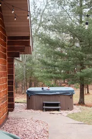 Lulu’s Lodge | Hot Tub + Stone Fireplace - Image 5