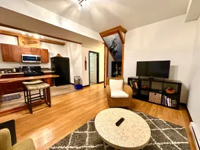 Western Cedar Suite with Great Central Location - Image 2