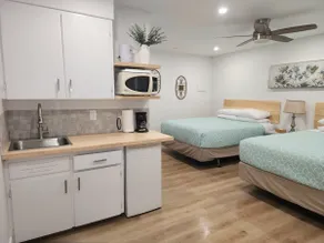 Stunning room with kitchenette /2 queen beds - M4 - Image 2
